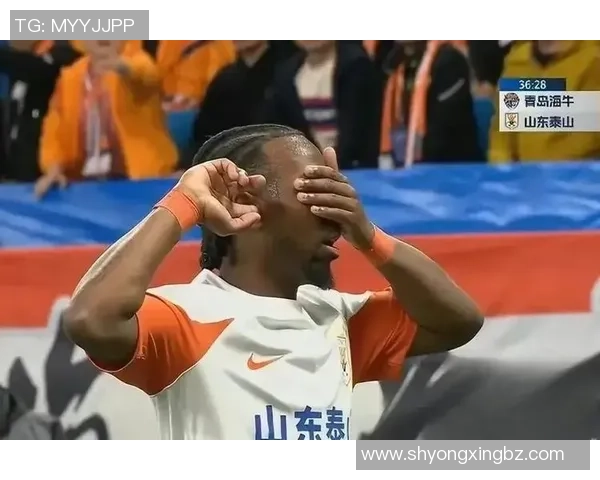 足球球星遭遇粉丝猛烈批评被指表现不佳引发广泛争议